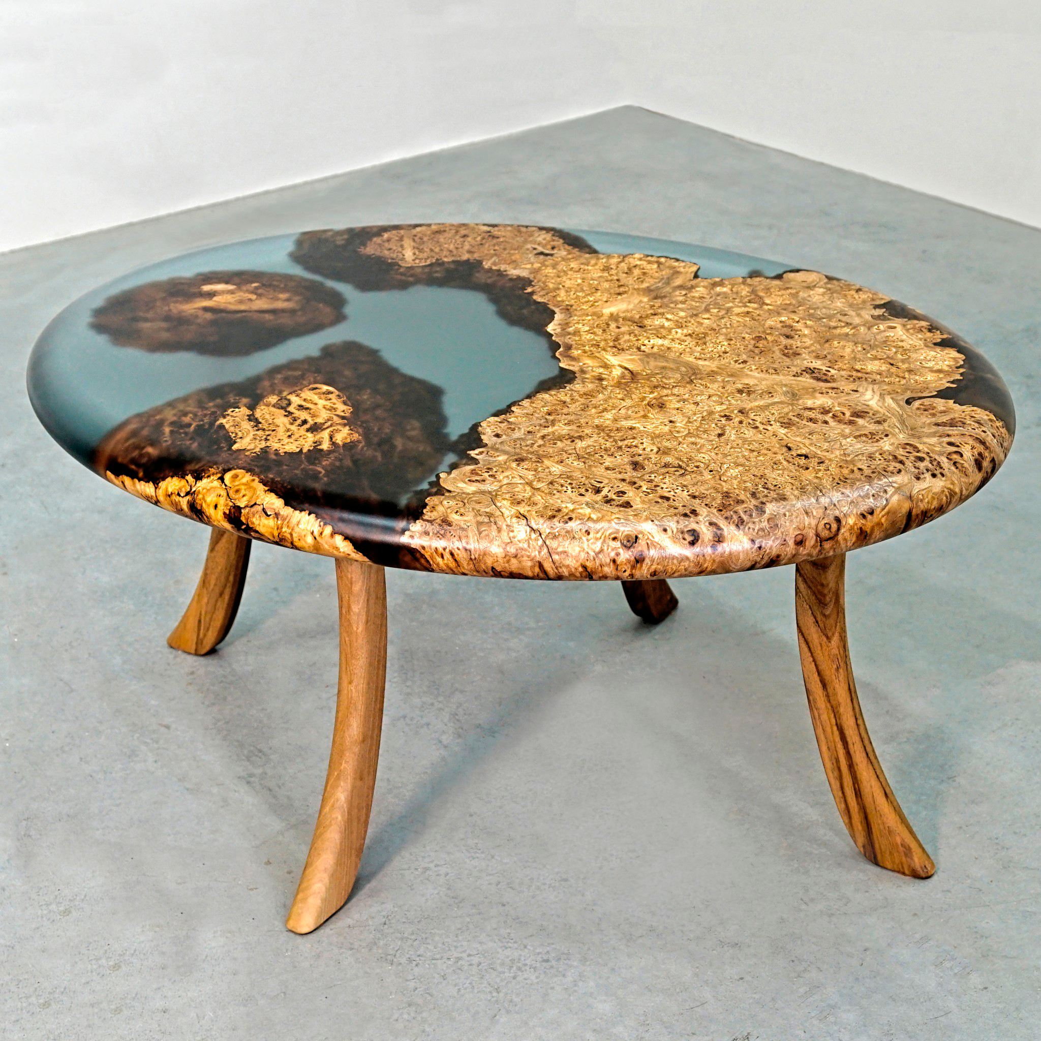 Handmade epoxy resin coffee table oval shape with elm wood and elegant legs